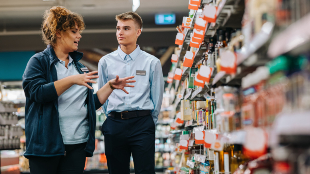 Százezernyi magyar örülhet: tényleg pofonegyszerű lesz nekik munkát találni áprilistól?