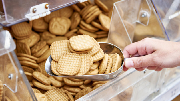 Sáska és tücsök lehet rengeteg élelmiszerben: tényleg ezt etetnék velünk?