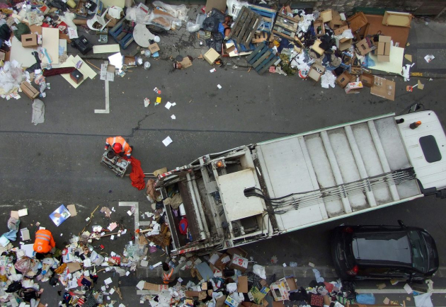 Több tízezer embert tartanak el a lomtalanítók