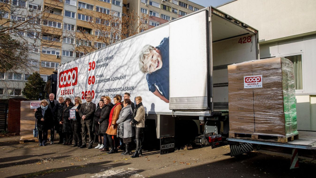 Állami gondozottak ünnepét teszi gazdagabbá a Coop adománya
