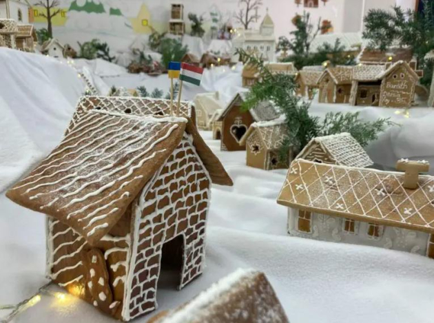 Elkészült az ország legnagyobb mézeskalácsfaluja Geresdlakon