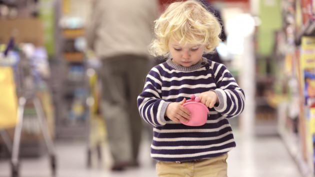 Egyre kevesebbet vásárolnak a boltokban a magyarok