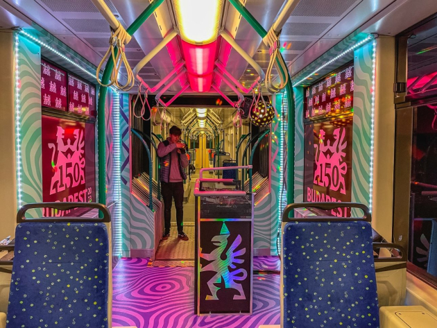 Elindul a bulivillamos, újranyit a Merlin Színház – így ünnepli Budapest a 150. születésnapját