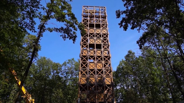 Kilencszintes kilátót adtak át a Zselic csúcsán