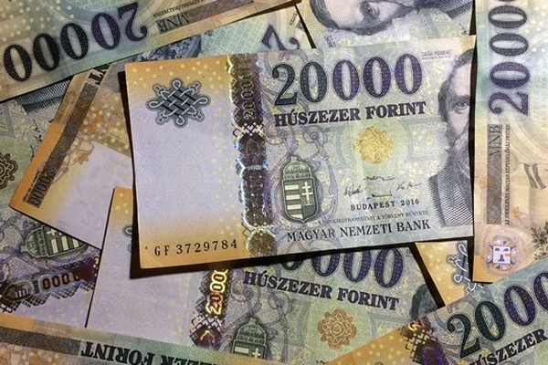 Liga: reális esély lehet rá, hogy egy hónappal előre hozzák a minimálbér-emelést