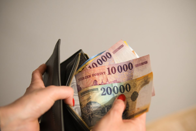 Valóságos bérnövekedési hullám jöhet Magyarországon