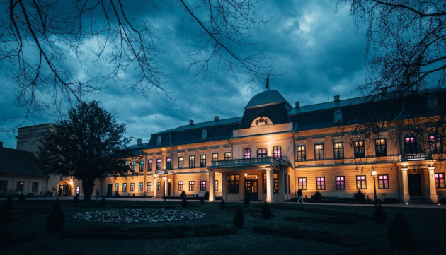 Karácsonyi varázskastéllyá változik az adventi időszakra a gyulai Almásy-kastély