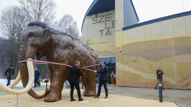 Átadták a Szeleta Park Látogatóközpontot Miskolcon