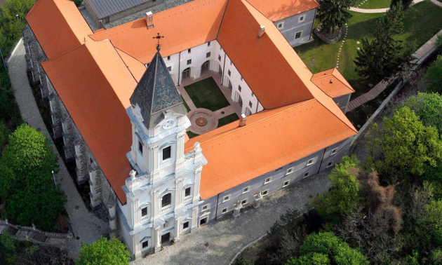 Szerzetesi cellákat alakítottak át szállodai szobákká Sopronbánfalván